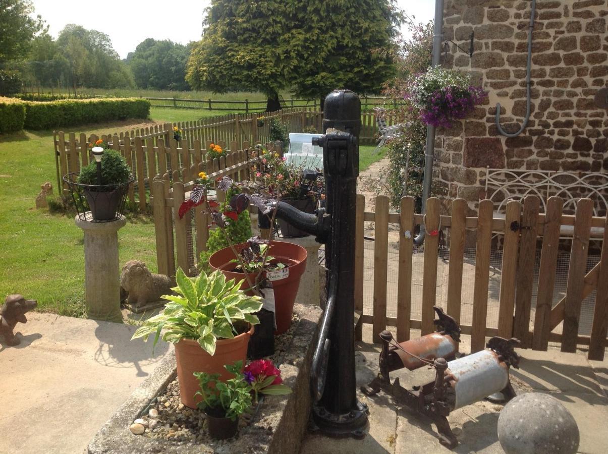 Buais-les-Monts La Ville - Les Petits Champs Bed & Breakfast エクステリア 写真