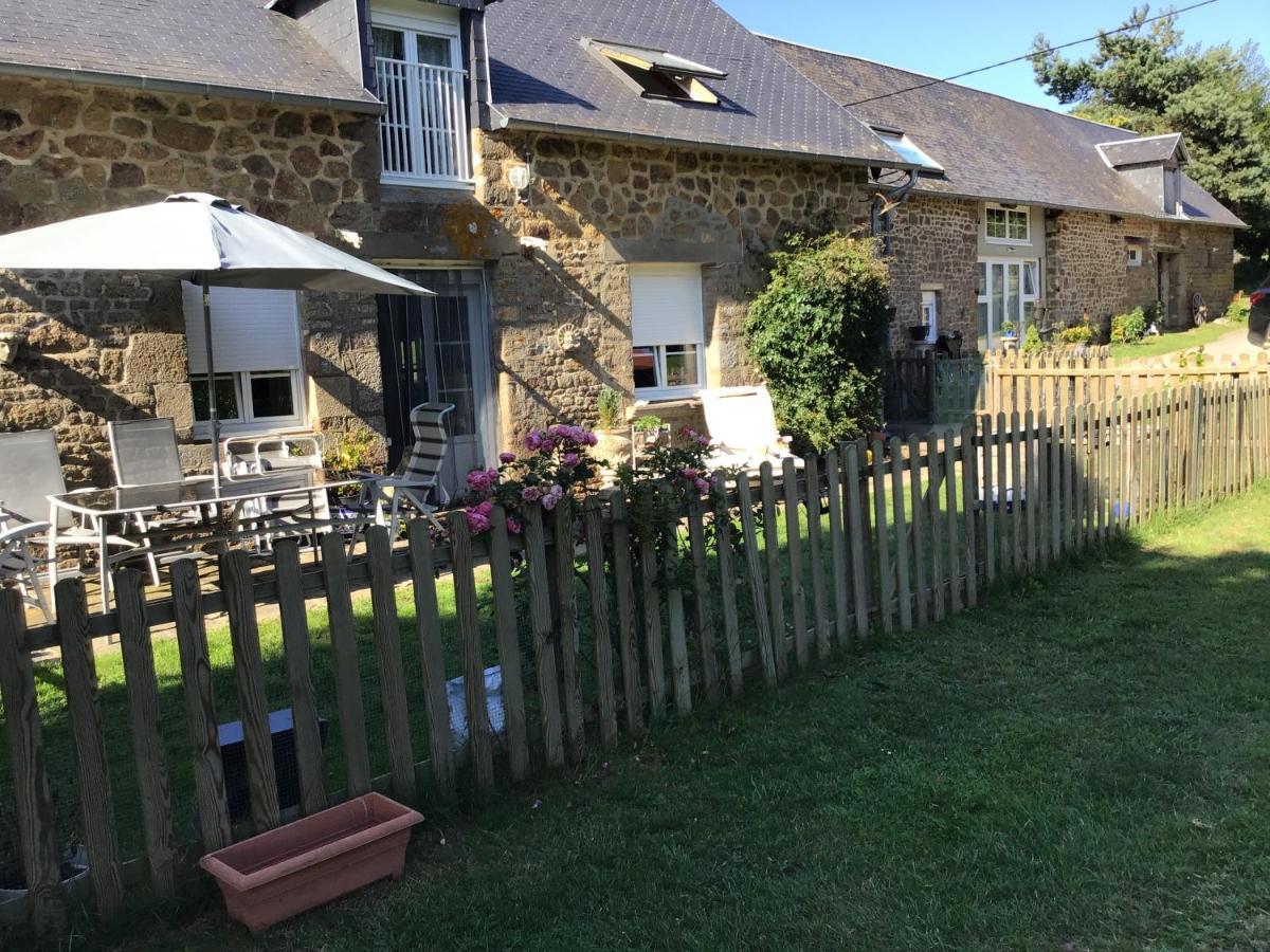 Buais-les-Monts La Ville - Les Petits Champs Bed & Breakfast エクステリア 写真