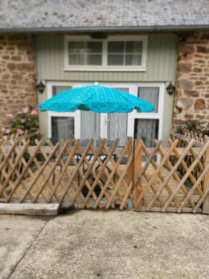 Buais-les-Monts La Ville - Les Petits Champs Bed & Breakfast エクステリア 写真