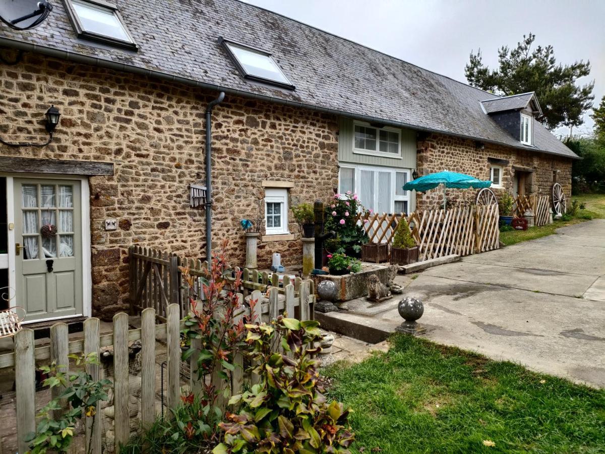 Buais-les-Monts La Ville - Les Petits Champs Bed & Breakfast エクステリア 写真