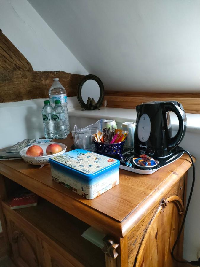Buais-les-Monts La Ville - Les Petits Champs Bed & Breakfast エクステリア 写真