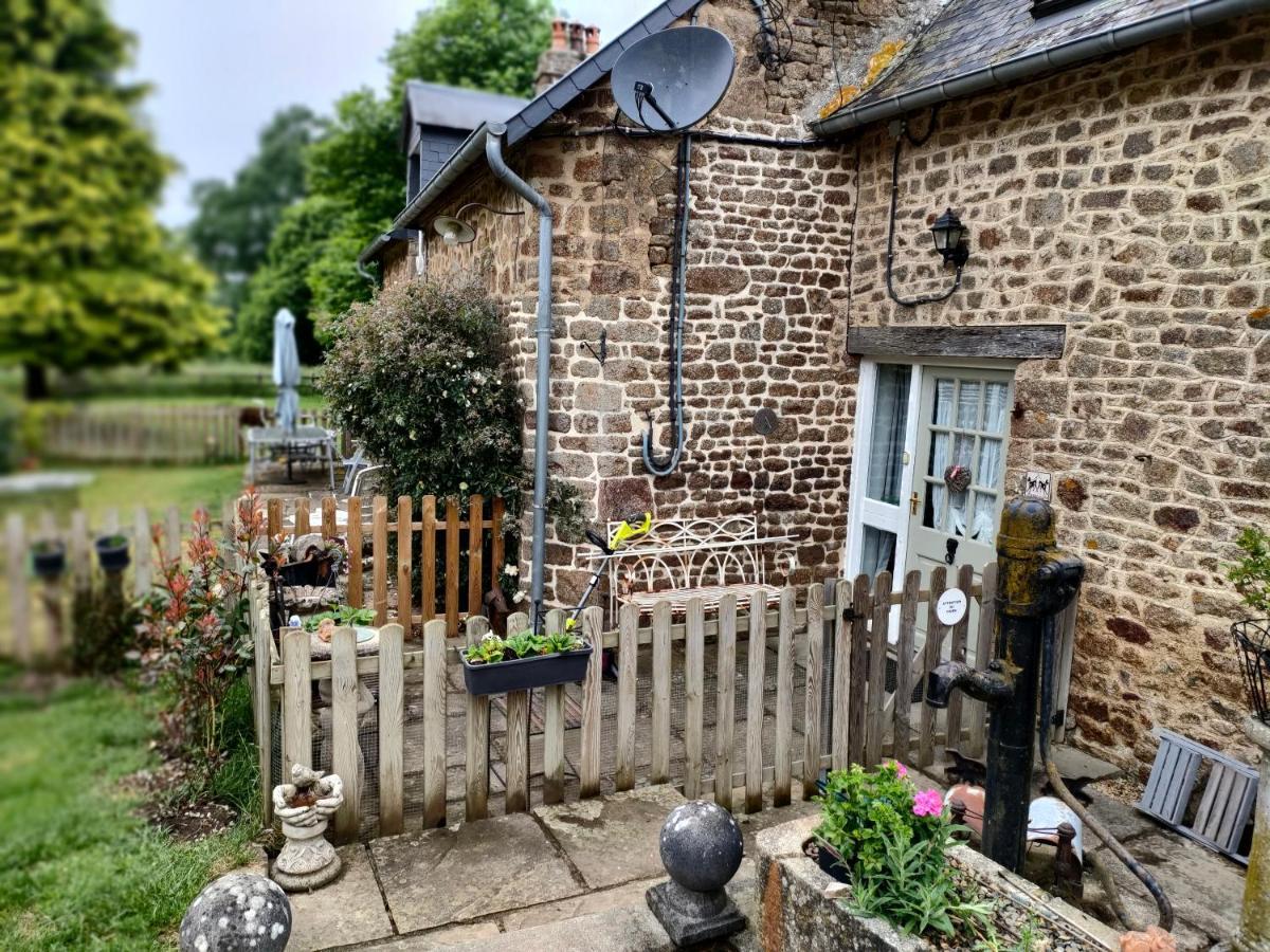 Buais-les-Monts La Ville - Les Petits Champs Bed & Breakfast エクステリア 写真