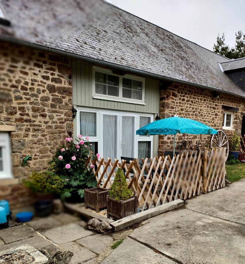 Buais-les-Monts La Ville - Les Petits Champs Bed & Breakfast エクステリア 写真